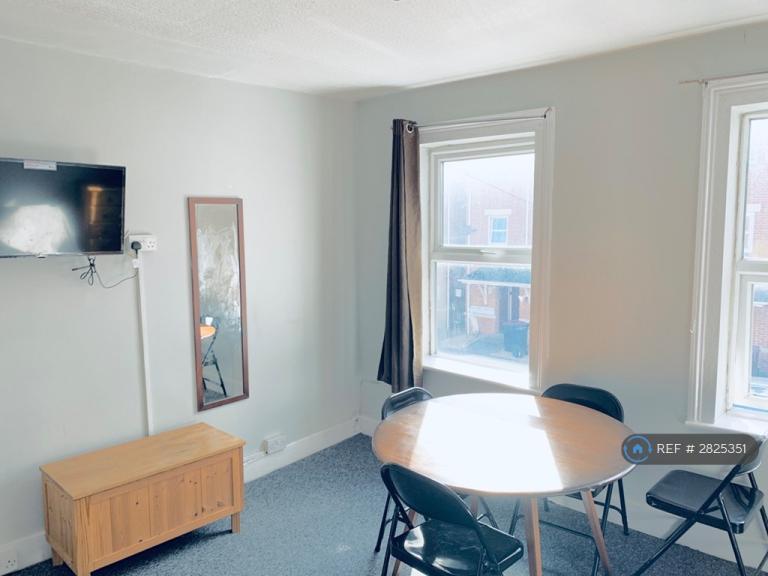 1 bedroom flat in Newport Road, Reading, RG1 (1 bed) (#2825351)