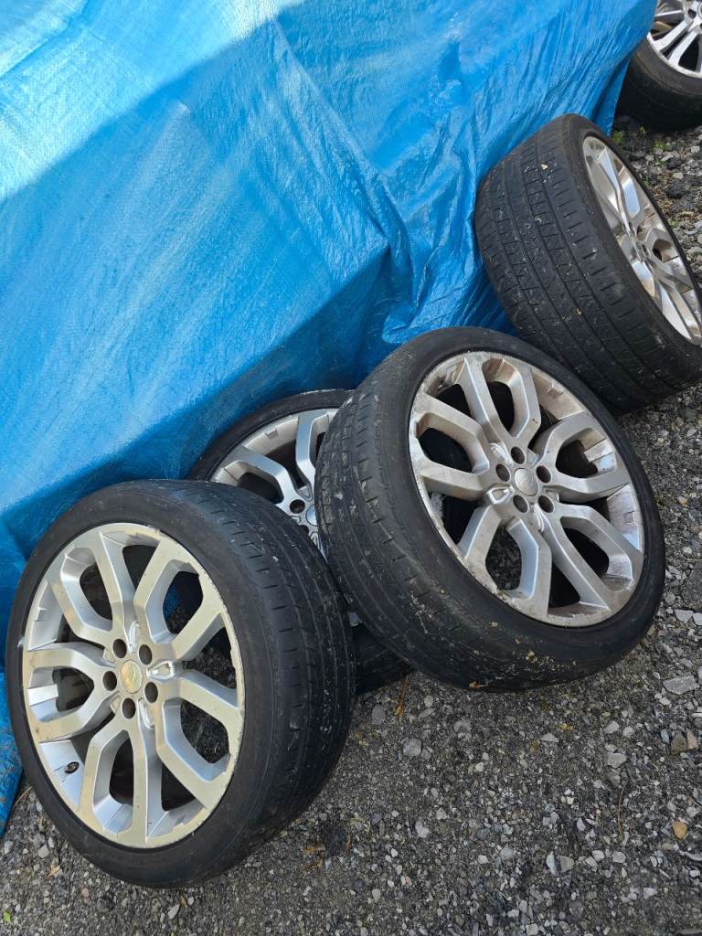 Landrover/Rangerover 22in alloy wheels 