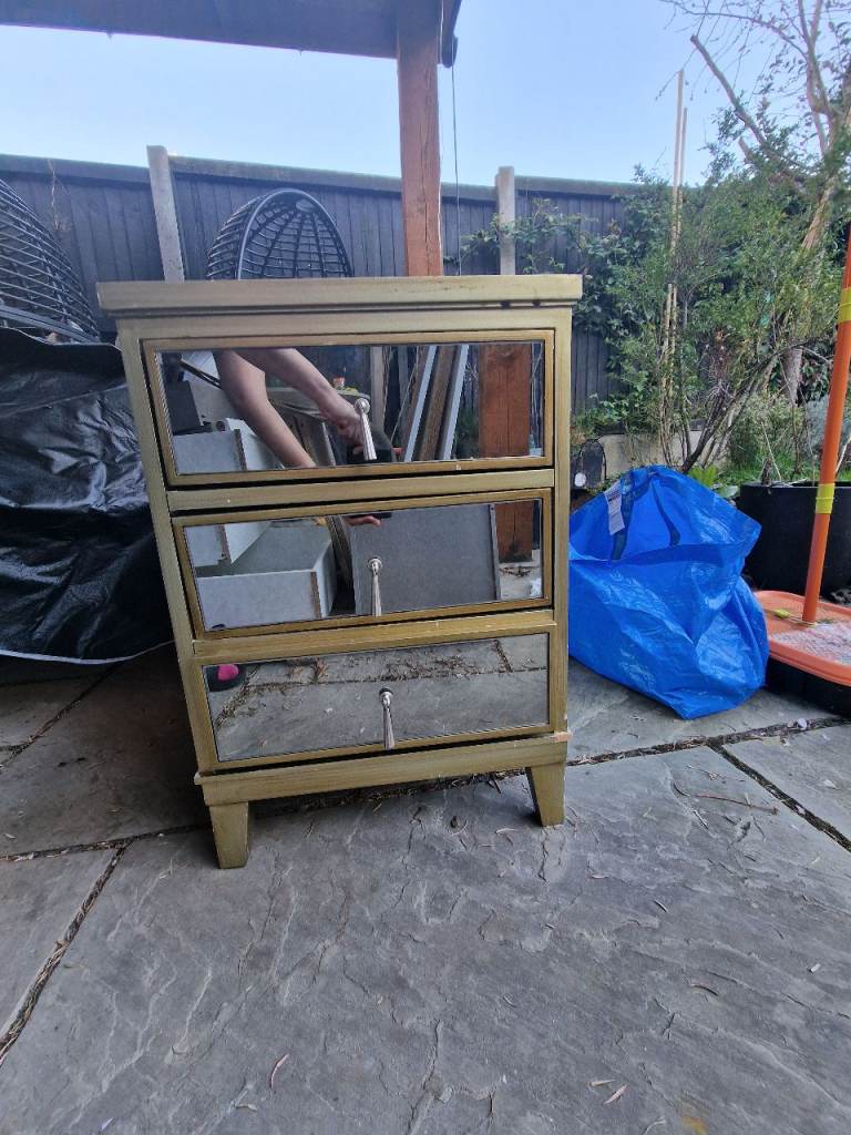 Mirror side table with 3 drawers - FREE
