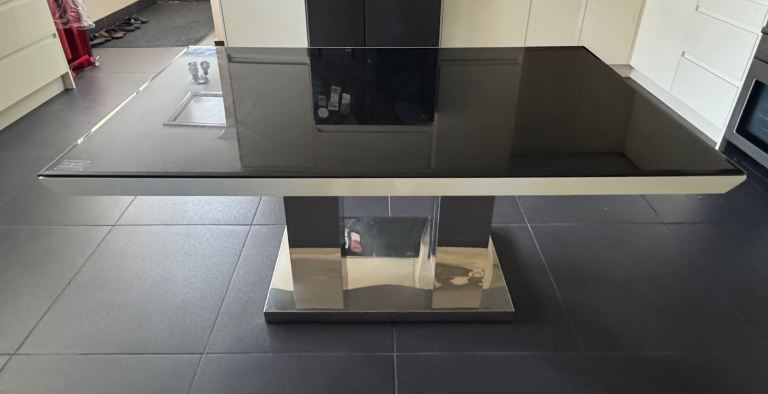 Dining table and 8 chairs