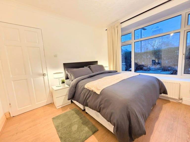 🏠 Stunning Room | In Westferry E14 6HB | Near Station | Available Now 🤍