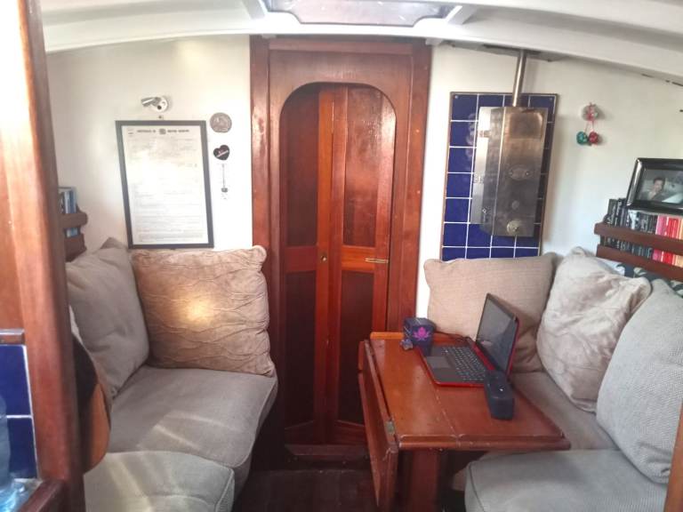 Live in a charming self-contained boat £515 pcm