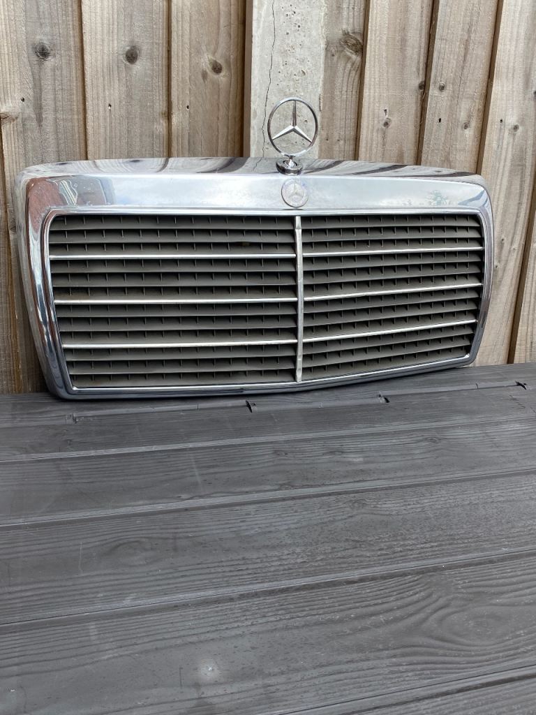 Mercedes Benz W124 (1991) Front Grill with genuine Mercedes Badges