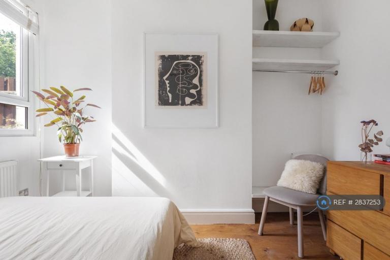 1 bedroom flat in Springfield Road, London, N15 (1 bed) (#2837253)