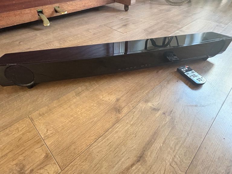Yamaha Soundbar with Remote – Amazing sound boost for your TV