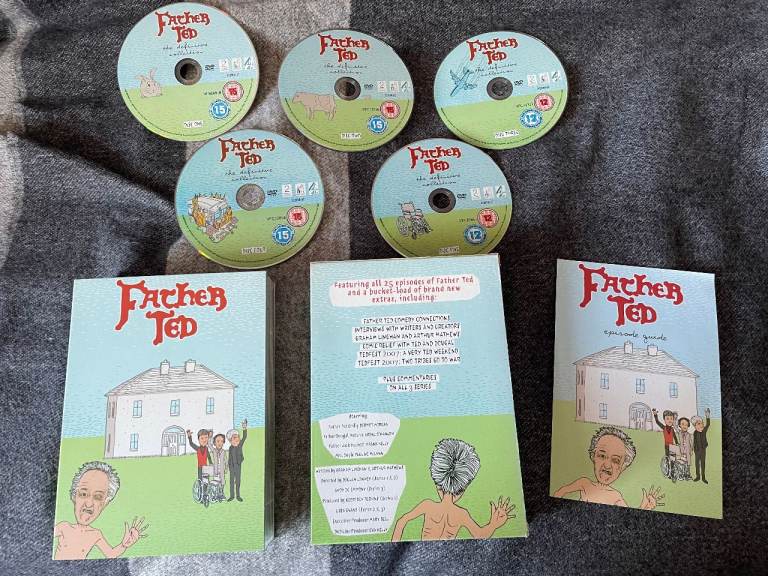 FATHER TED DEFINITIVE 5 X DVD BOX SET - ALL 25 EPISODES + EXTRAS / NR MINT
