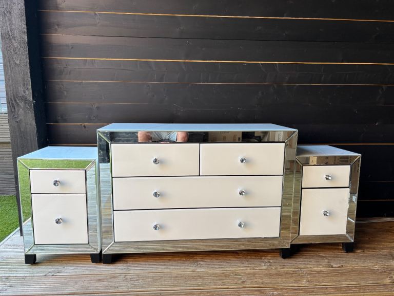 Mirrored Chest of Drawers with Bedside Tables – Damaged Top