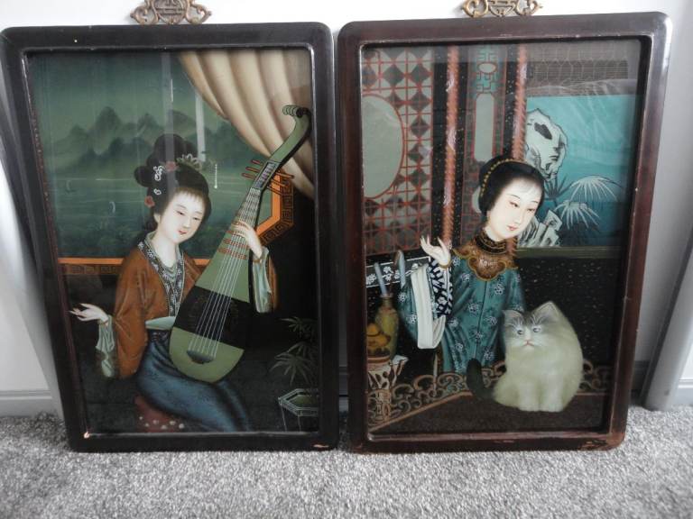 STUNNING PAIR OF ANTIQUE CHINESE REVERSE GLASS PAINTED PORTRAIT OF LADIES 