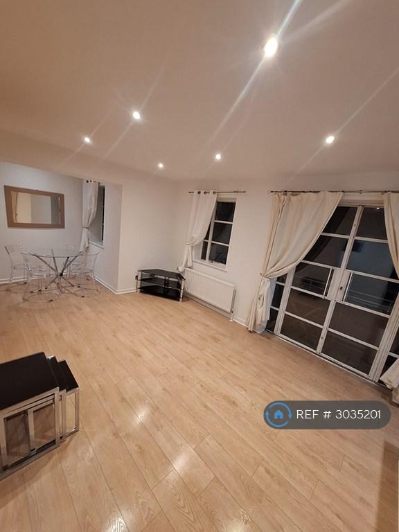 2 bedroom flat in Roy Square, London, E14 (2 bed) (#3035201)