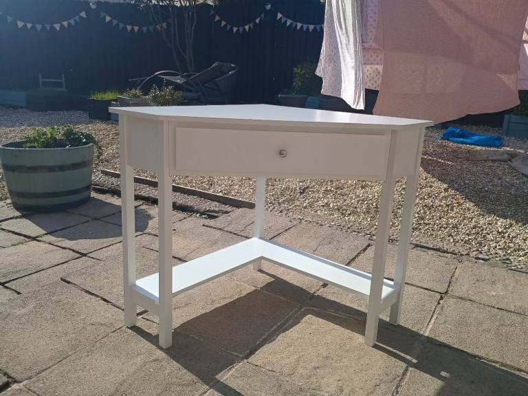 White corner desk, dressing table