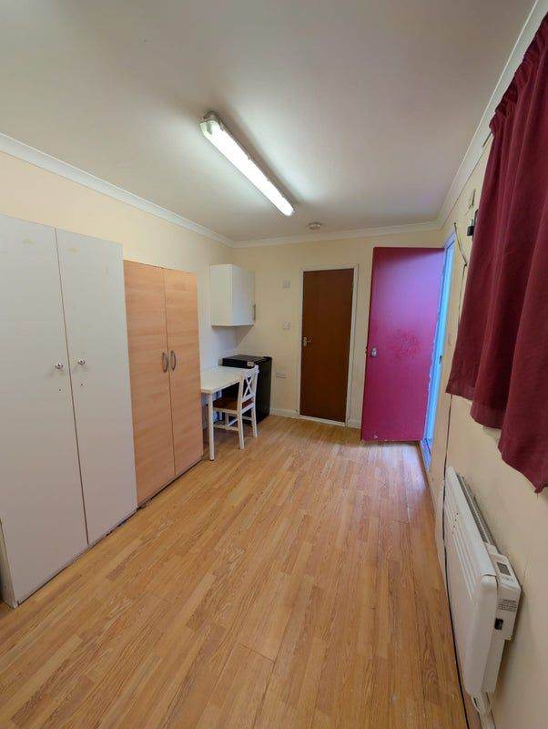 Large Double Ensuit With Bills From £750