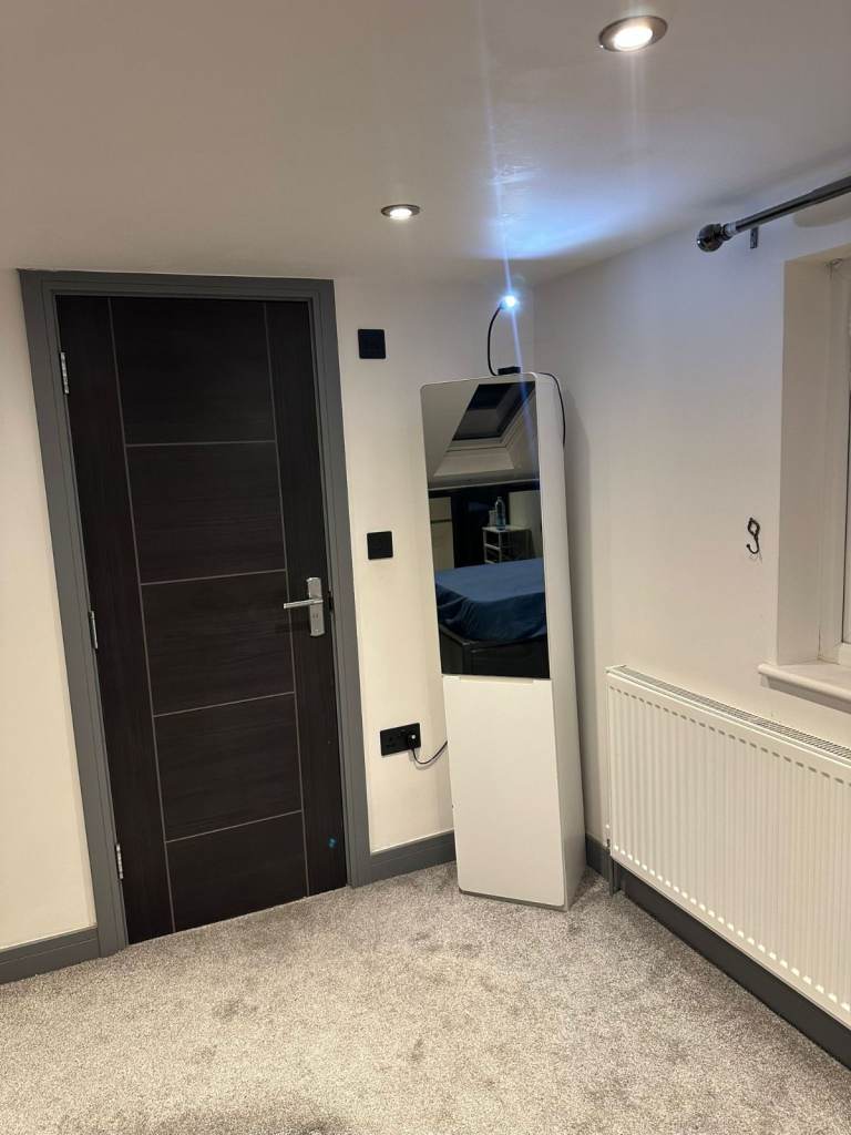 CLEAN DOUBLE ROOM IN APARTMENT HOUSE IN BARKING , IG11 0YY FOR £735pcm .. AVAILABLE STAIGHTAWAY!!