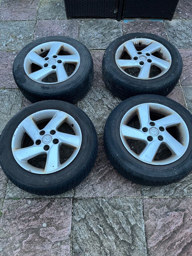 4 Winter Tyres on Alloy Wheels 205/60 R16