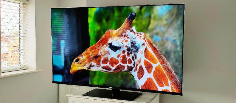 55" PANASONIC SMART 4K UHD SUPER SLIM HDR LED WIFI APPS TV RC STAND GREAT CONDITION- FREE DELIVERY