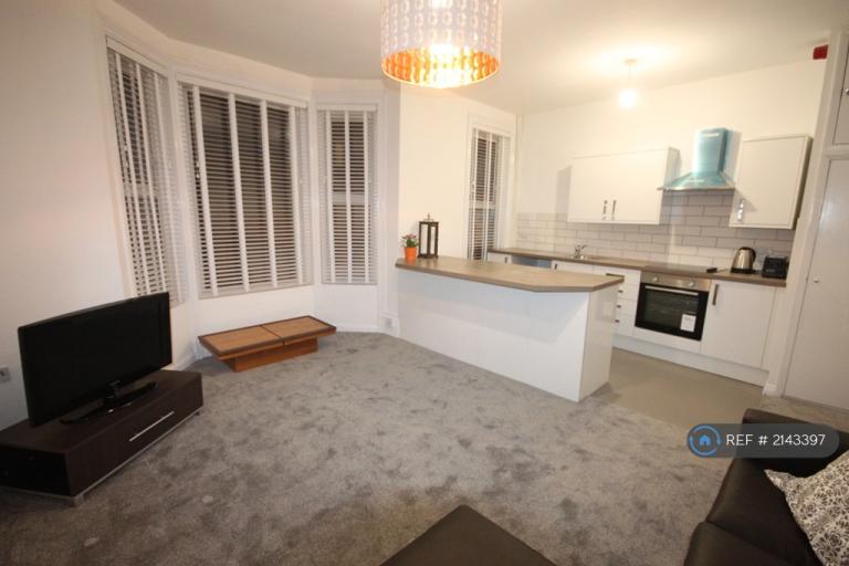 1 bedroom flat in Cambridge Gardens, Hastings, TN34 (1 bed) (#2143397)