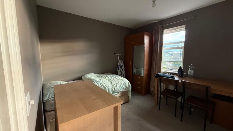 Master bed room near colchester station