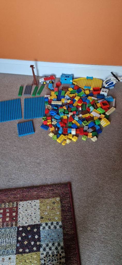 PLASTIC BUILDING BRICKS. No 2. EXCELLENT CONDITION.