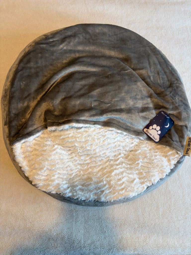 Dream Paws Hooded Snuggle Pet Bed - New With Tags