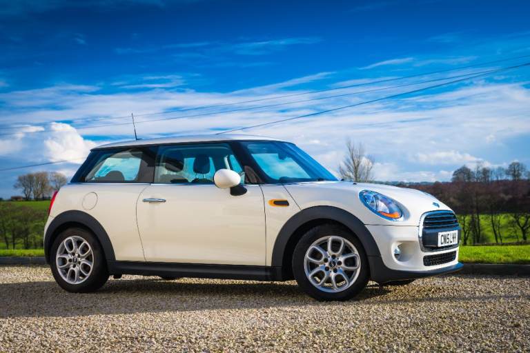 2015 MINI ONE PEPPER WHITE 1.2 PETROL 6 SPEED MOT FEB 2027 Michelin cross climate tyres