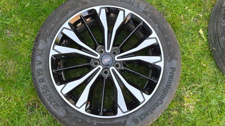Ford Kuga ST Line X 19 inch Alloy Wheels