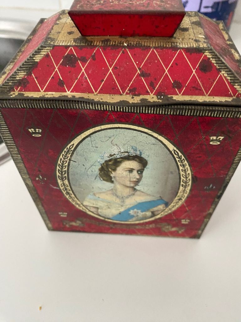 Vintage Bilsland Brothers Coronation Tin with Royalty Portraits