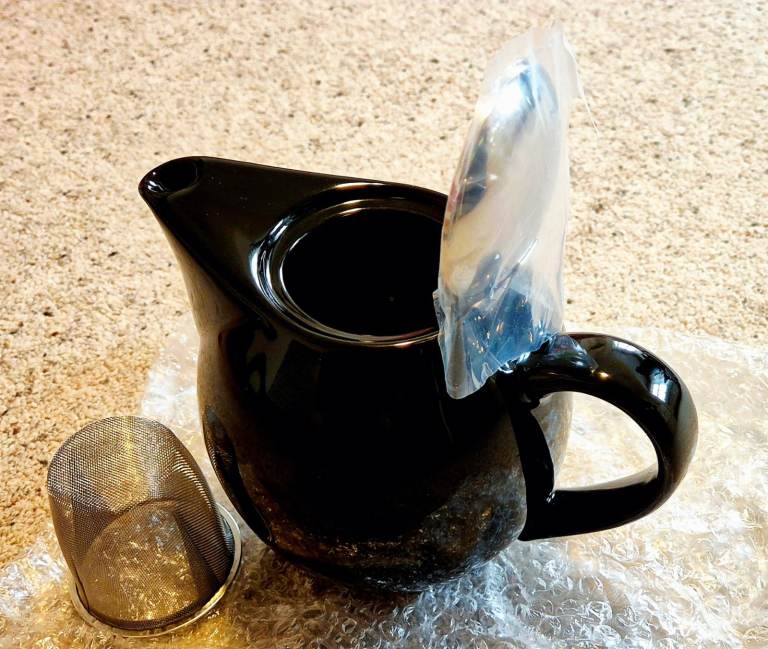 Brand New Hues N Brews Black Infuser Pot – Boxed & Unused