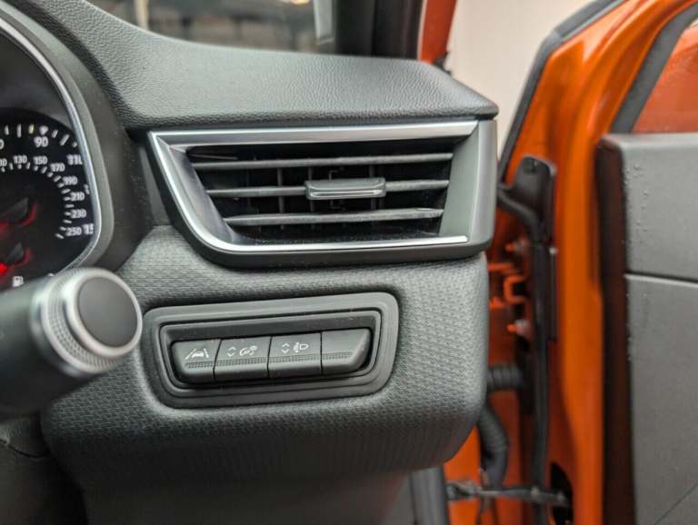 2020 Renault Clio 1.0 TCe Iconic Hatchback 5dr Petrol Manual Euro 6 (s/s) (100 ps) CRUISE CON HAT...