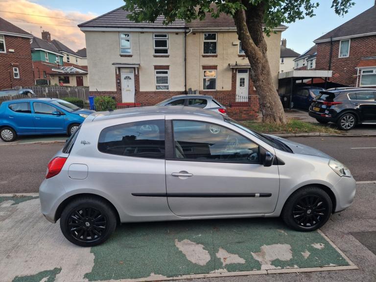 2011 Renault Clio 1.2 16V I-Music 3dr HATCHBACK Petrol Manual