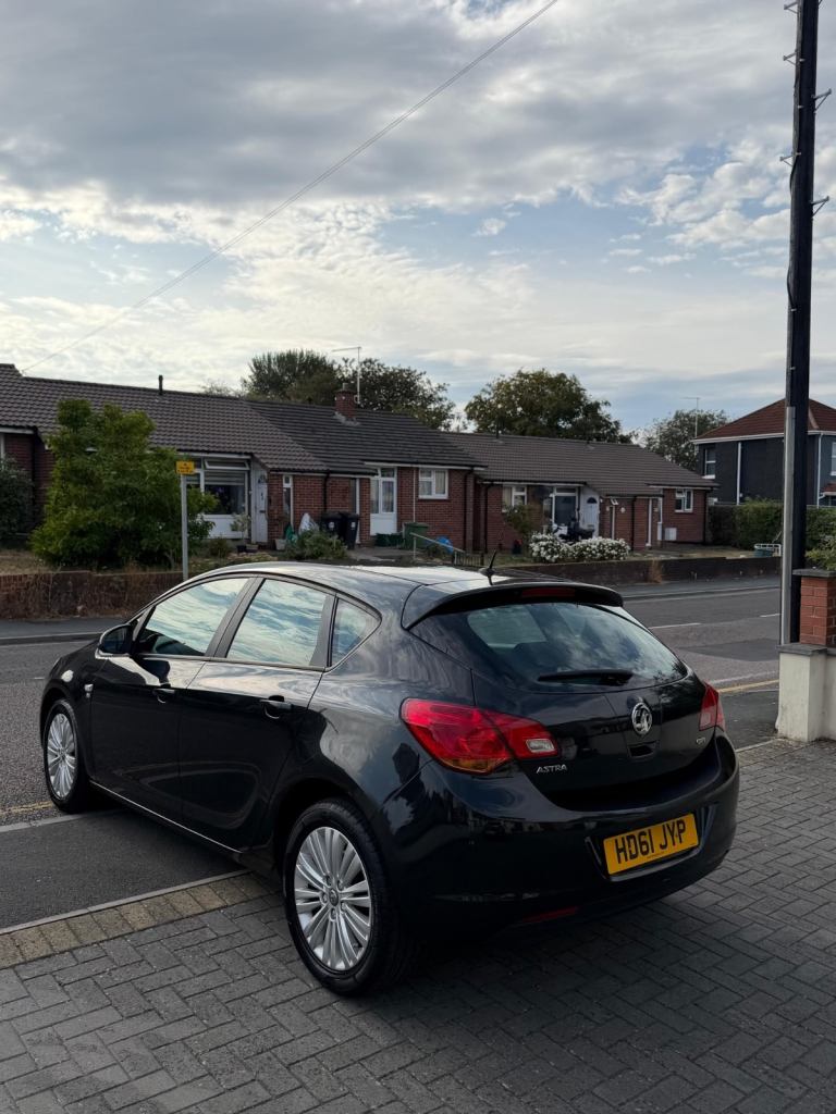 vauxall Astra 2012  luxury Elite 