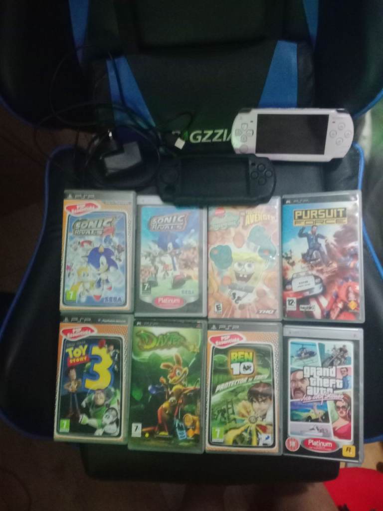 Pink psp 2000 with other things 