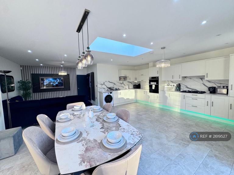 4 bedroom house in Walford Road, Uxbridge, UB8 (4 bed) (#2619527)
