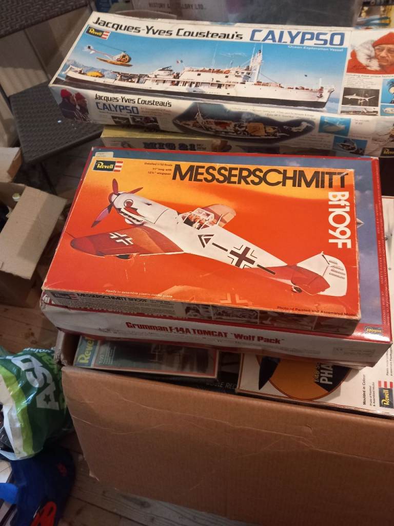 Plastic model kits 2nd of 3 adds same lot please read add