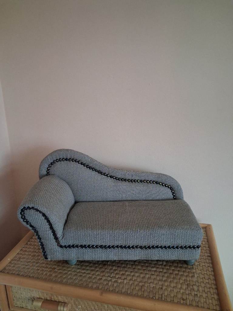 Small vintage chaise longue 