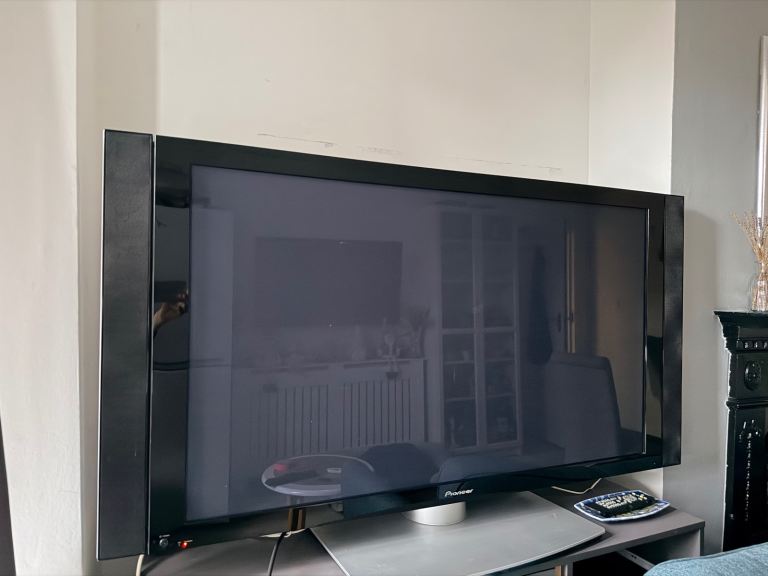 Pioneer PDP-436 Plasma TV – 43” – Excellent Condition – Includes Pioneer Media Receiver + Amazon TV