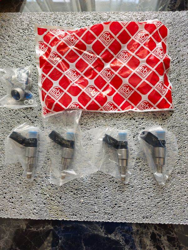 Brand new Audi/VW 2.0 TFSI injectors (set of 4) + intake gasket + seals
