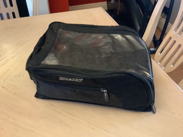 Motorcycle tank bag