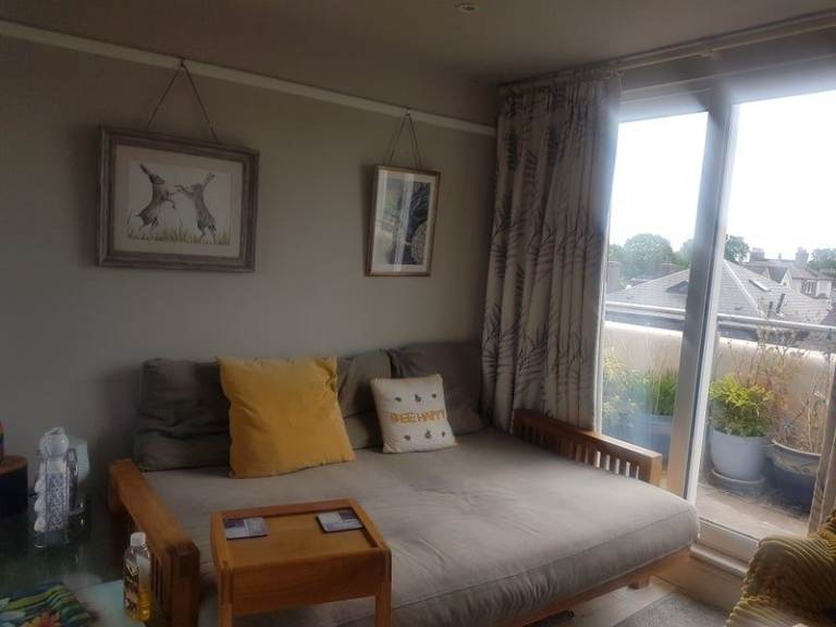 Spacious & Cosy En-suite Room for Rent – SW17 7HR