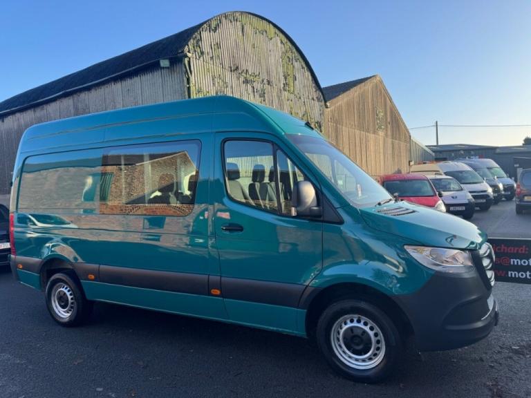 Mercedes-Benz Sprinter SPRINTER 2.1L 314CDI 3.5t H2 L2 RWD WINDOW COMBI CREW