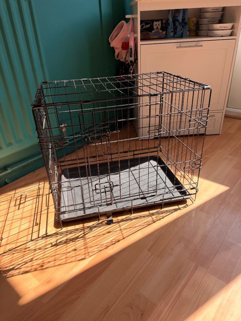 Metal dog crate 