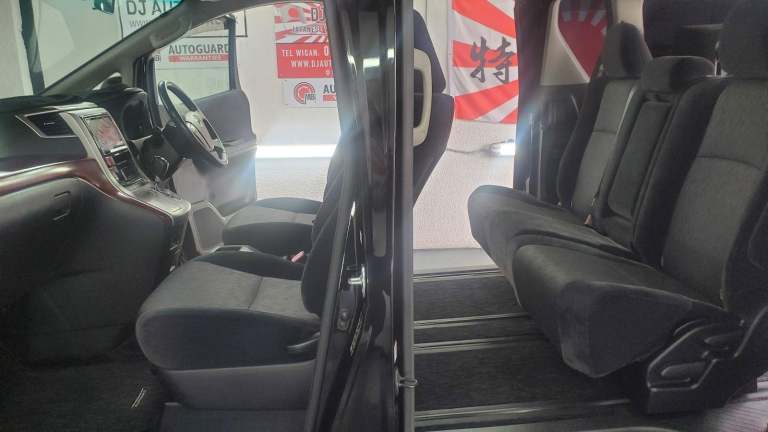 Toyota Alphard 2.4 black automatic 8 seater sunroofs fresh japanese import 2010