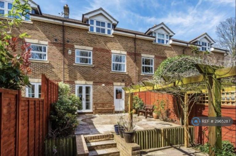 4 bedroom house in Burns Close, Carshalton Beeches, SM5 (4 bed) (#2965287)