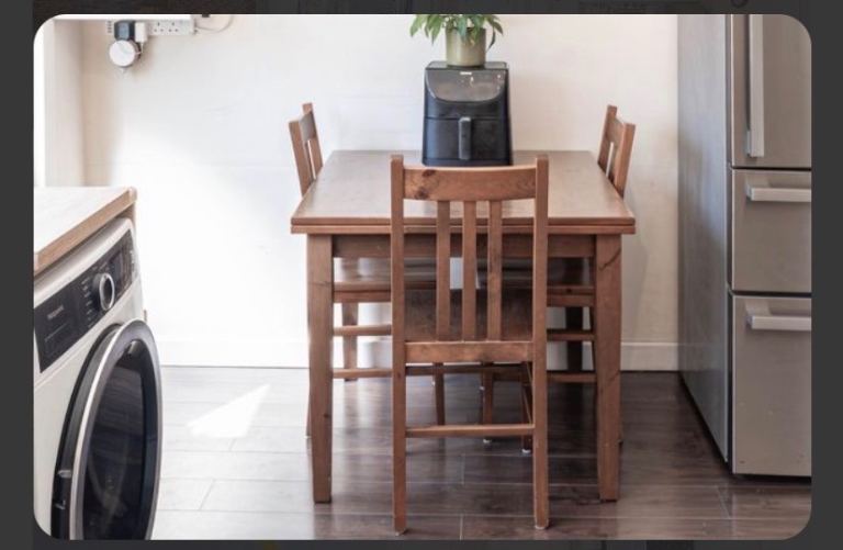 Kitchen extendable table with chairs