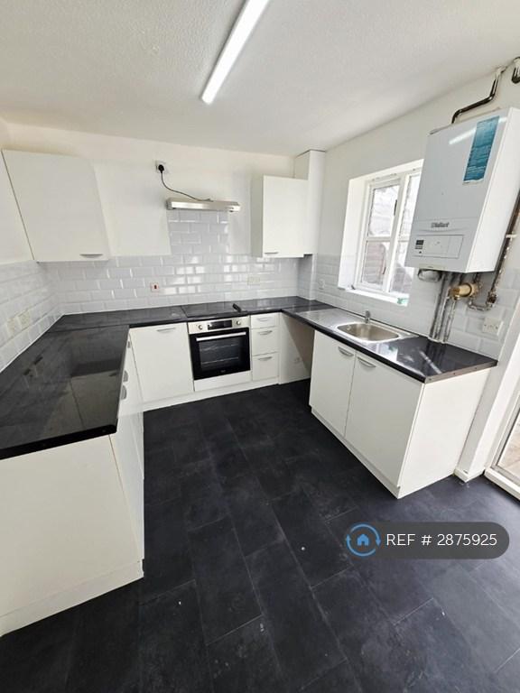 3 bedroom house in Weymouth Close, London, E6 (3 bed) (#2875925)