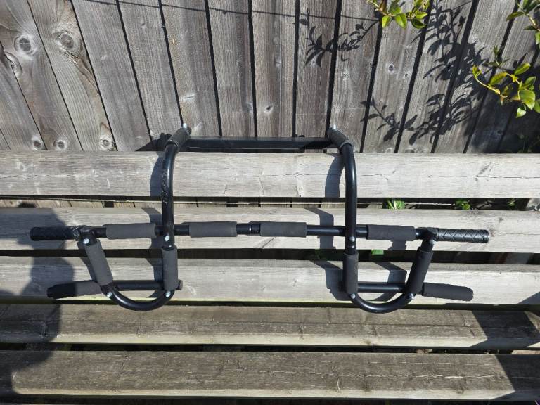 Door Frame Pull Up Bar - Black, Good Condition