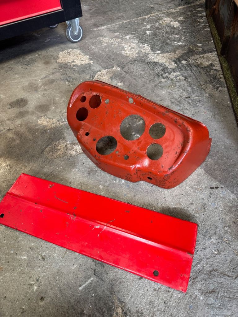 MF135 Dashboard and Fuel Tank Cover 
