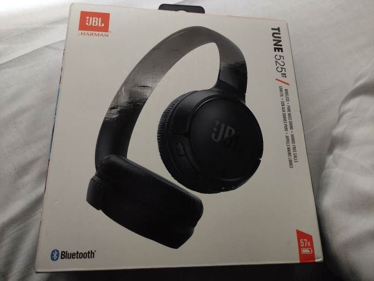 JBL Tune 525 BT - wireless Bluetooth headphones - brand new unused 