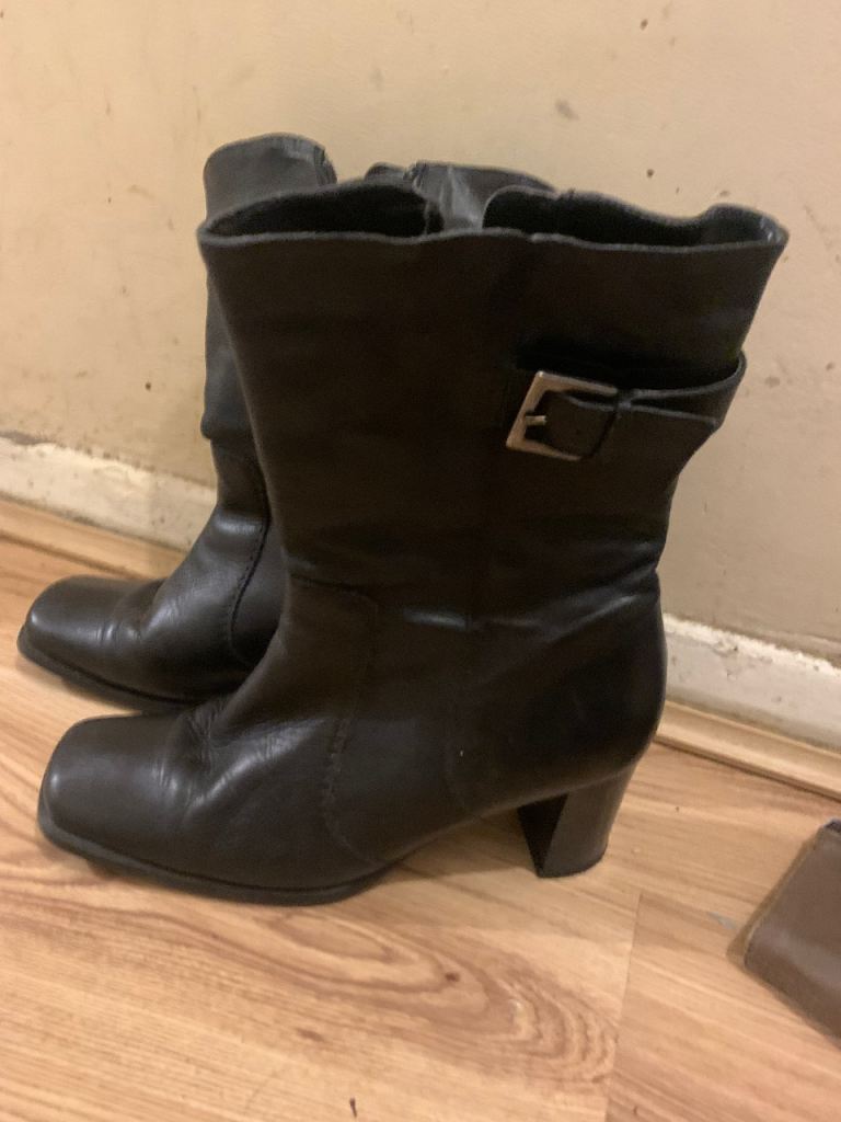Leather boots 