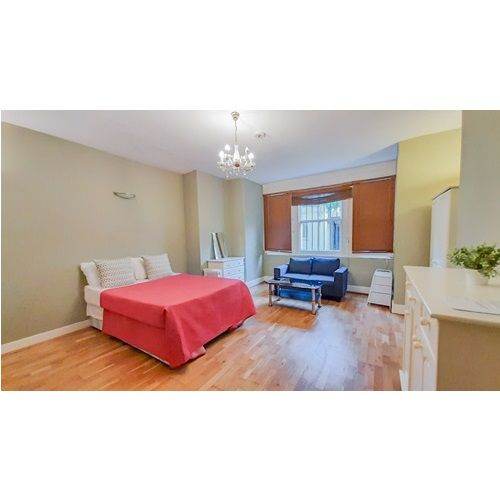 Double En-Suite Room on Holland Road, Kensington Olympia/Shepherds Bush, W18 8BB *Bills Inc*