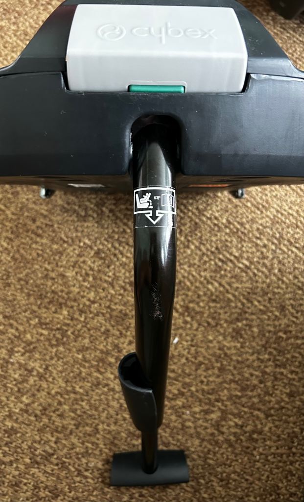 Reduced - Cybex Aton 5 Car Seat and Base (includes isofix clips)