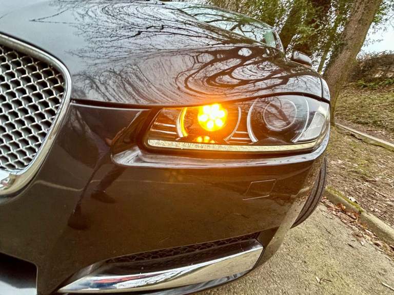 JAGUAR XF 3.0 d V6 240*LUXURY*ONLY73K-Xenons-Nav-BT&amp;Dab-LTHR**Stunning Example